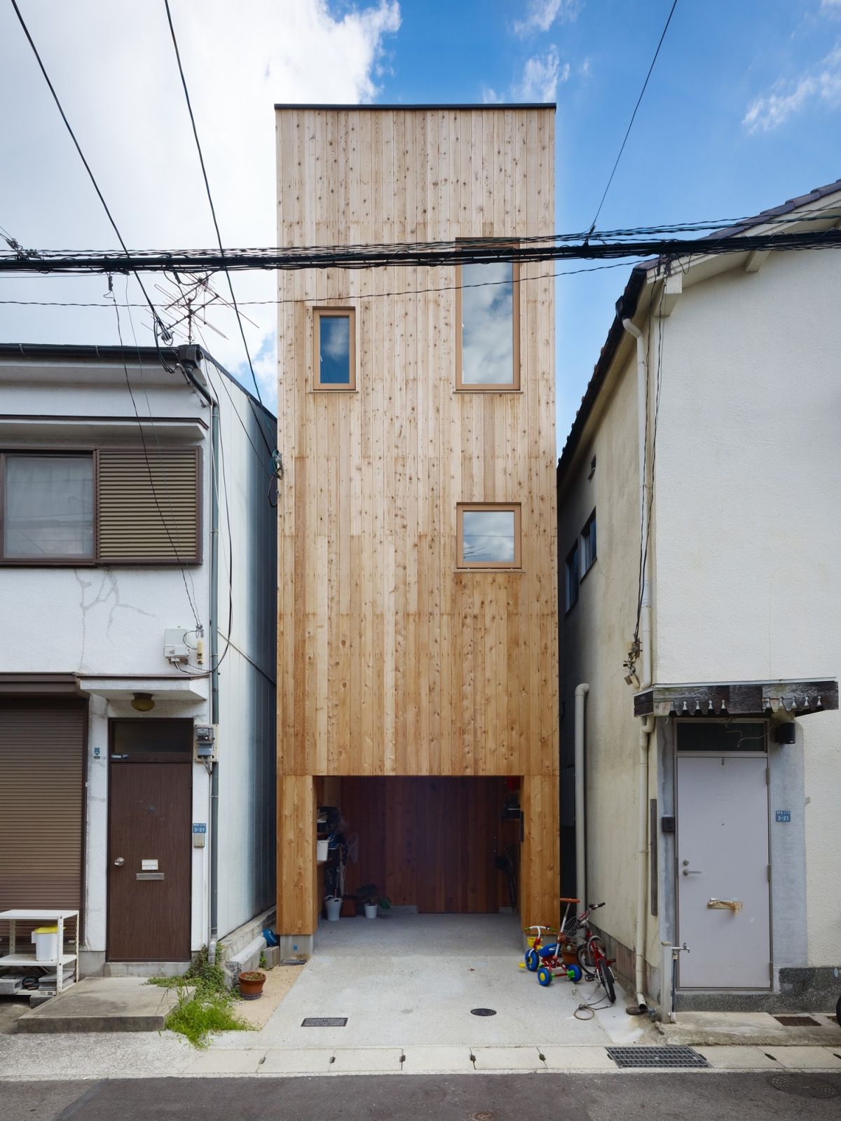 This narrow house in Nada