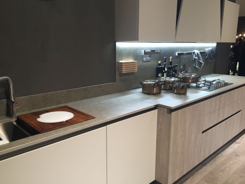 Kitchen hood with High-Efficiency LED Lighting