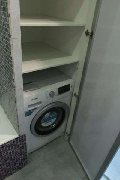 ванная со стиральной машиной в нише