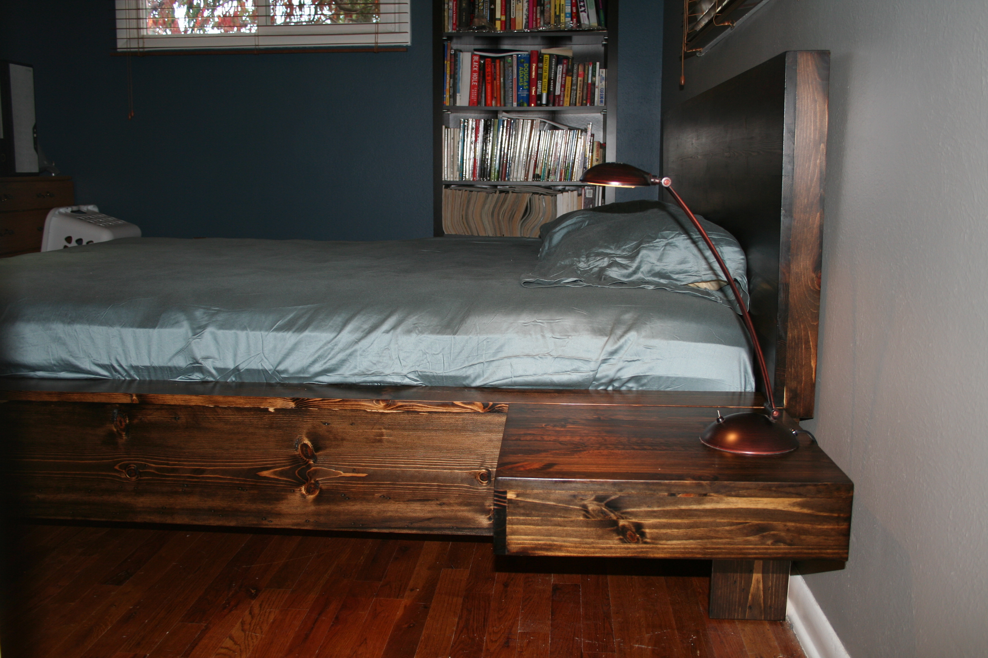 Деревянные кровати узкие