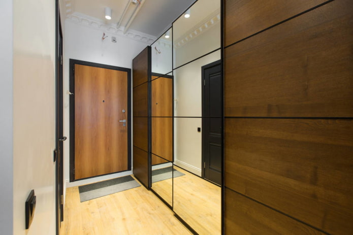 шкаф в интерьере коридора в современном стиле