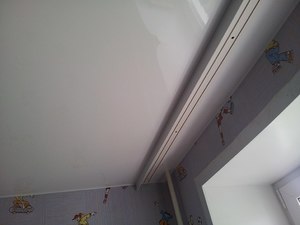 Скрытый потолочный карниз в натяжном потолке