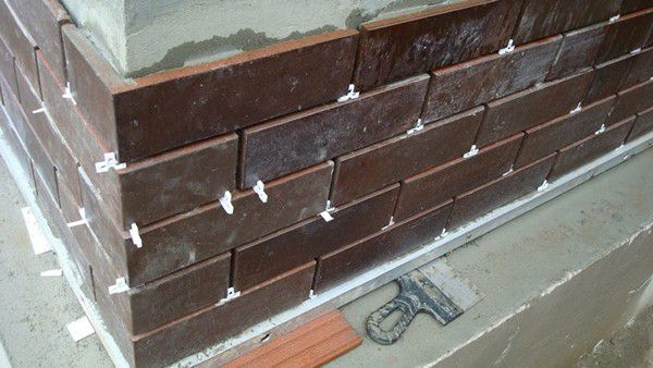 Приклеивание клинкерной плитки Отделка клинкерной плиткой