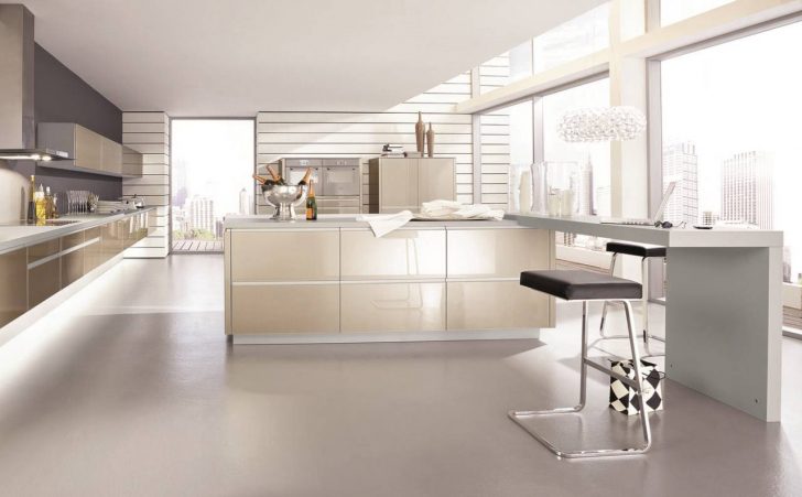 The materials used for the kitchen in style hi-tech - glossy glass, plastic and metal