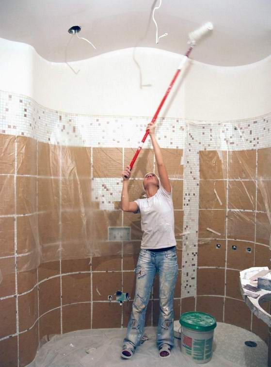 Окраска и шпатлёвка потолока в ванной