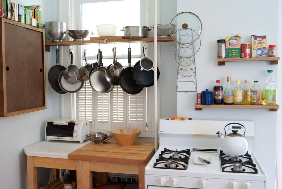 Системы хранения посуды в интерьере маленькой кухни