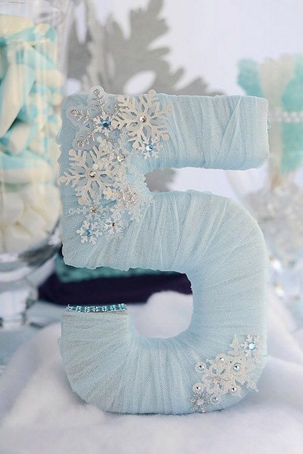 DIY Tulle Wrapped Letter. Make these beautiful tulle wrapped letters for a disney frozen themed party! 