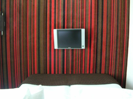 Amsterdam Ramada Hotel TV over bed