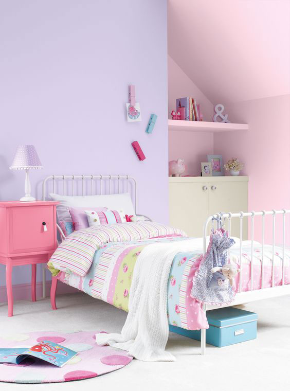 фотография фиолетовой комнаты ребенка