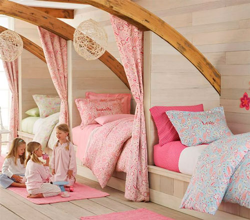 идея расположения кроватей в детской
