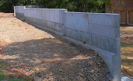  сделать опорную стену из бетона на склоне:  сделать подпорную .