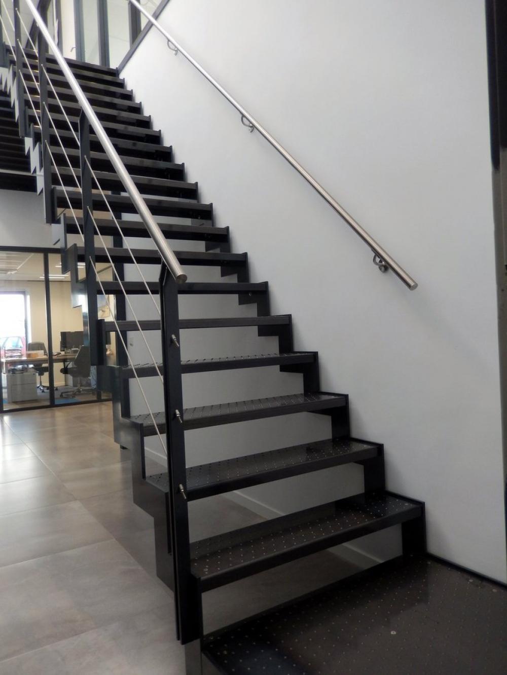 Лестница железная: Виды металлических лестниц и их особенности