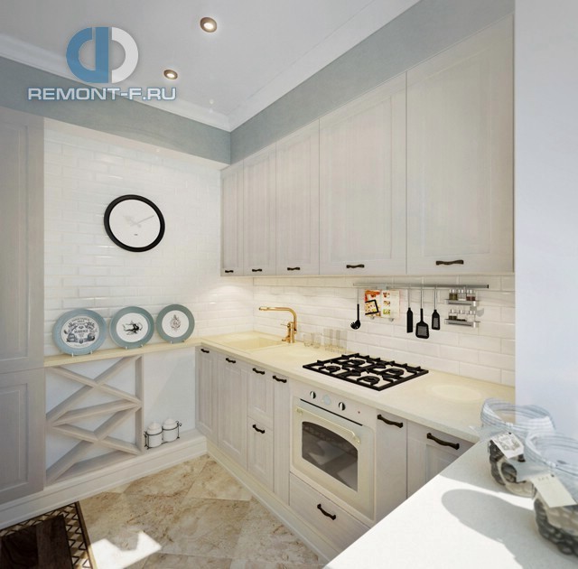 Дизайн бело-голубой кухни в стиле прованс с оригинальной деревянной полкой