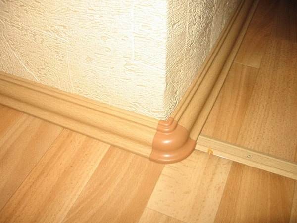 Пластиковый плинтус