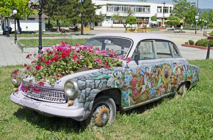 Creative gardening ideas - car planter