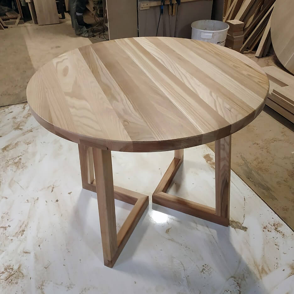Круглый стол своими руками из дерева простой