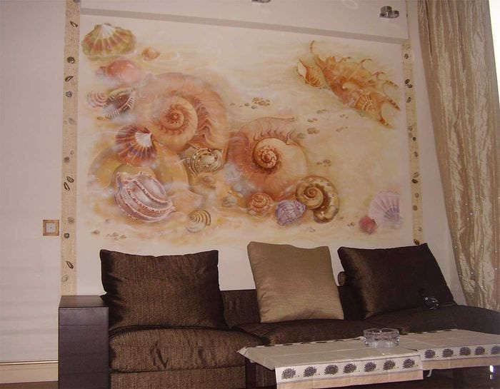 идея оригинального декора квартиры с декоративным рисунком на стене