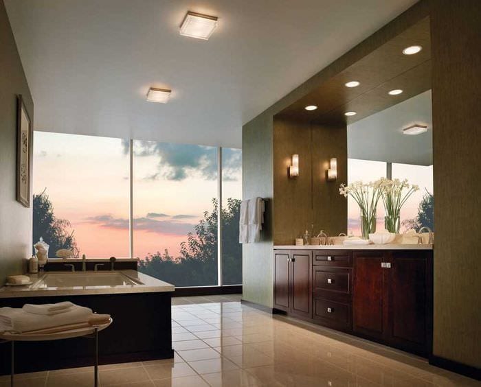 вариант современного дизайна ванной комнаты с окном