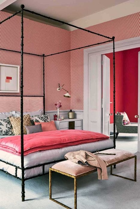 вариант применения розового цвета в ярком декоре квартире