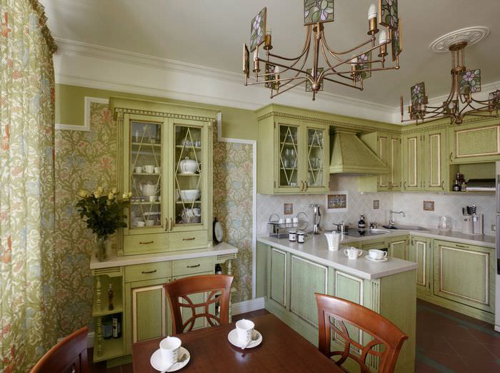 Кухня-столовая с мебелью оливкового цвета