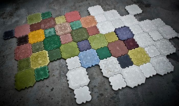Бетонная мозаика из цветной плитки