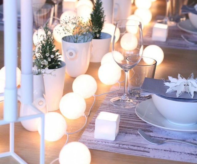 Фото: pinterest. Красивые лампочки или огоньки станут изюминкой вашей праздничной сервировки