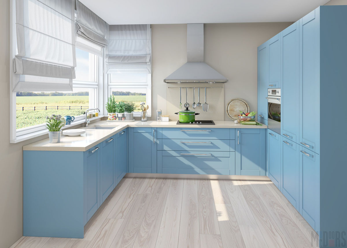 П-образный кухонный гарнитур с голубыми фасадами