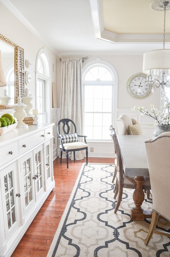 creamy beige walls with white ceiling in the dining room