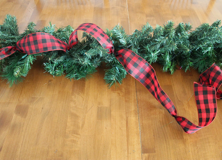 Follow these step-by-step instructions to make a gorgeous, professional-looking Christmas garland to decorate your home for the holidays this year. How to add ribbon to garland